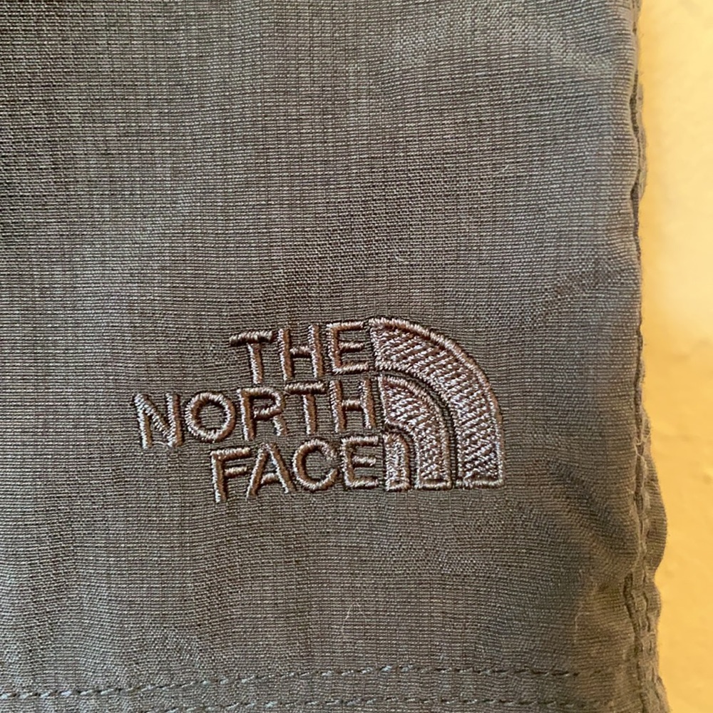 Excellent condition black north face shorts - Picture 3 of 6